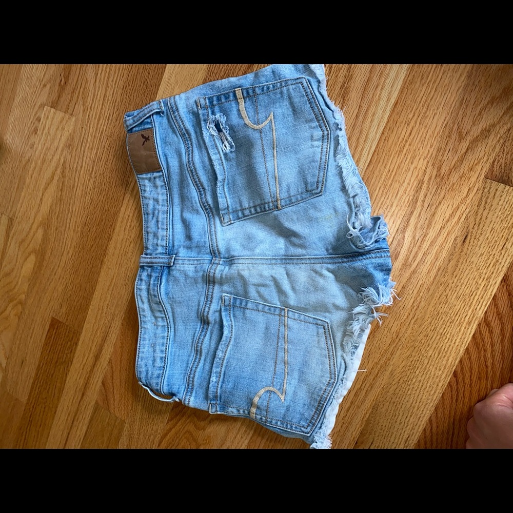 Size 8 high rise festival AE Jean shorts!
